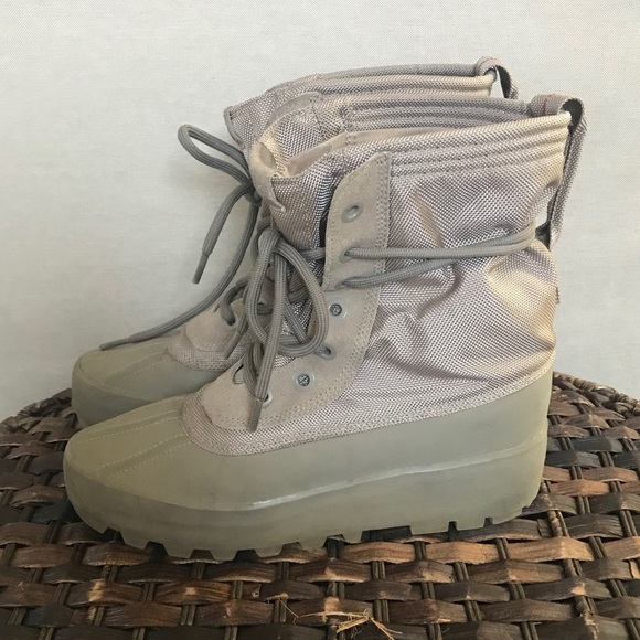 yeezy boost 950 moonrock